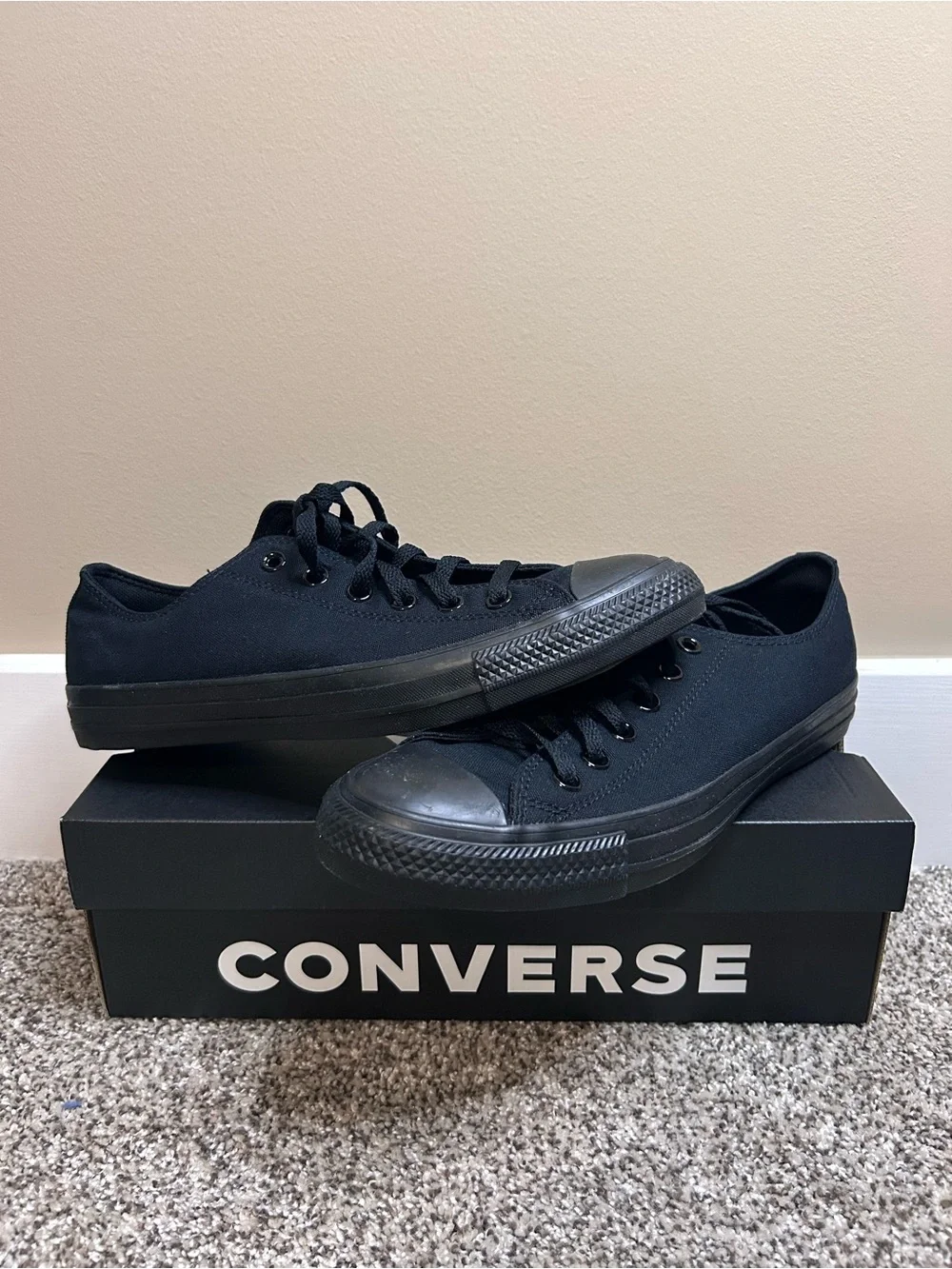 NIB Converse Chuck Taylor All Star Low-Top Sneaker w/DEFECTS Size 8 Men/10 Women